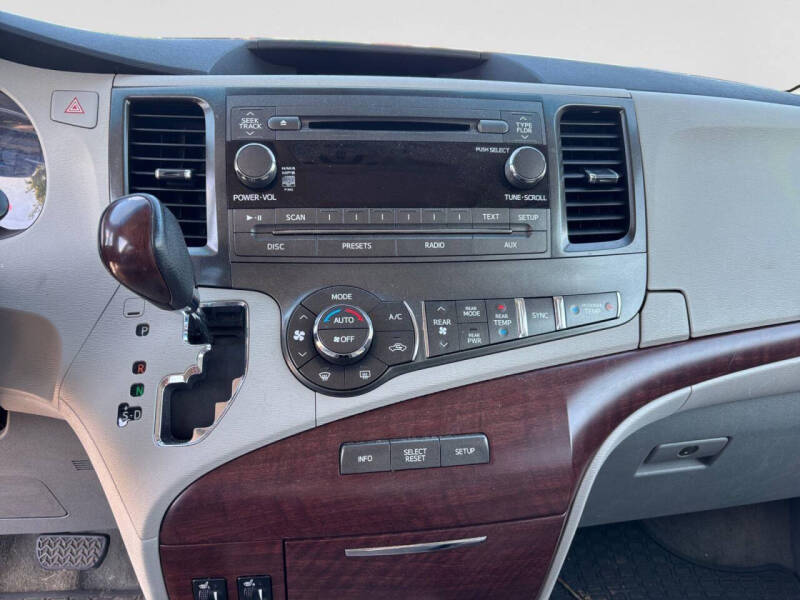 2014 Toyota Sienna XLE 8-Passenger