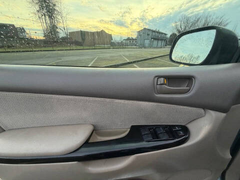 2004 Toyota Sienna LE 7 Passenger