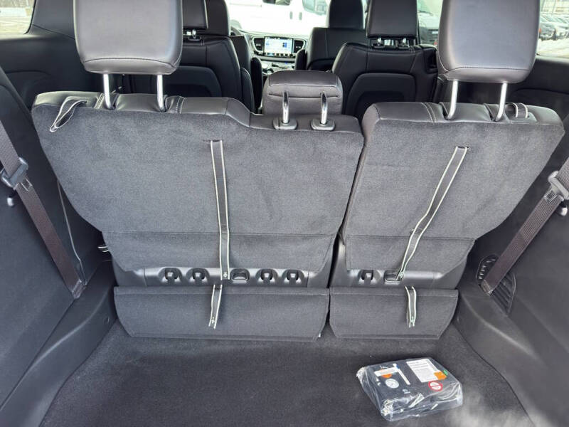 2026 Chrysler Voyager LX