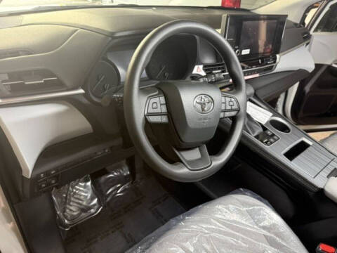 2026 Toyota Sienna LE 8-Passenger