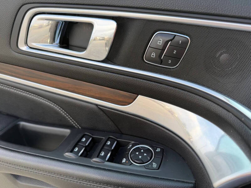 2017 Ford Explorer Limited - Photo 21