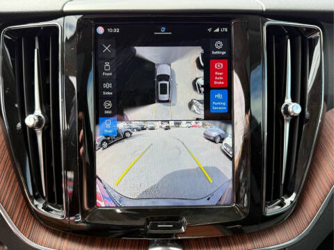 2024 Volvo XC60 B5 Plus Dark Theme