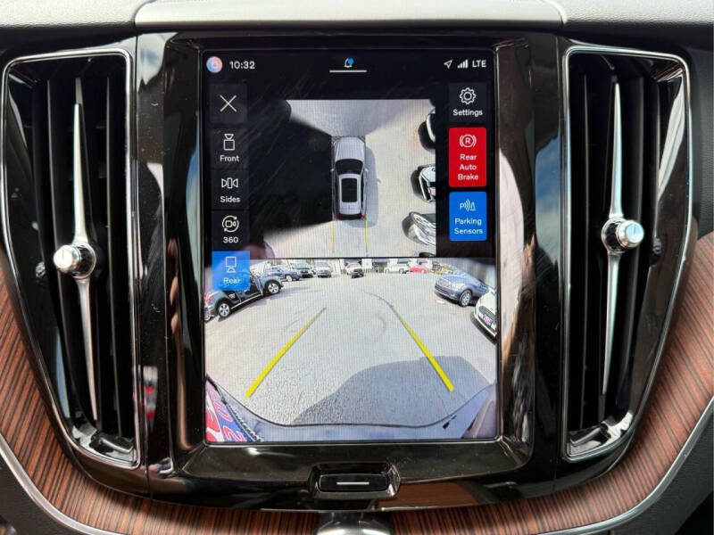 2024 Volvo XC60 B5 Plus Dark Theme