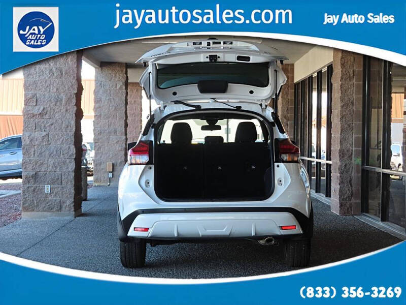 2022 Nissan Kicks SV