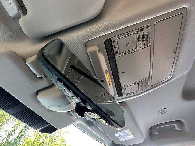 2020 Land Rover Defender 110 SE