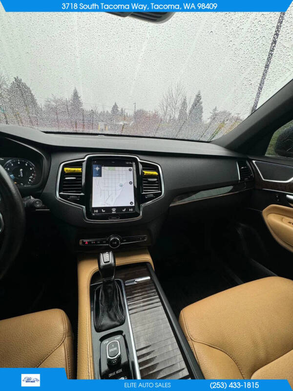 2016 Volvo XC90 T6 Momentum