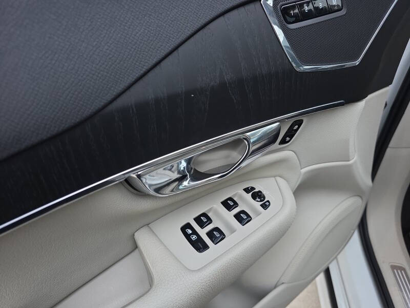 2020 Volvo XC90 T5 Momentum