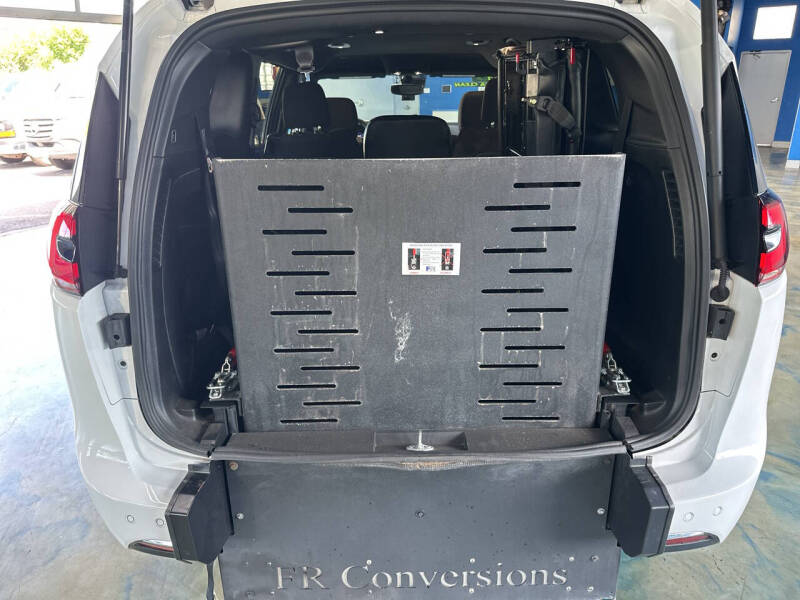 2024 Chrysler Pacifica Touring