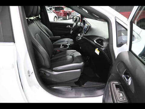 2026 Chrysler Voyager LX