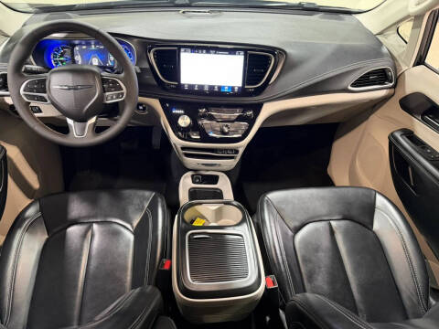 2023 Chrysler Pacifica Plug-In Hybrid Touring L