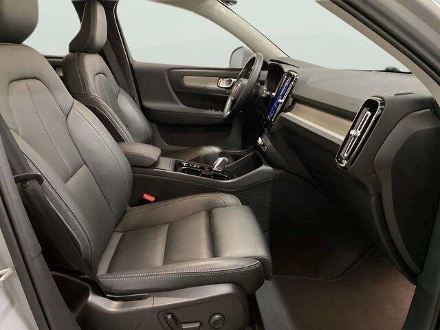 2025 Volvo XC40 B5 Plus Bright Theme