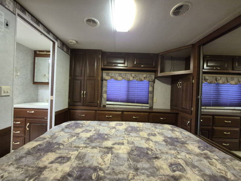 2002 Newmar Dutch Star 3852