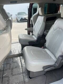 2021 CHRYSLER Pacifica Minivan - $25,897