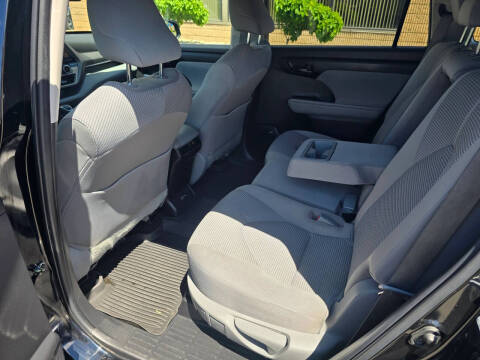 2022 Toyota Highlander LE