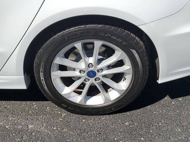 2020 Ford Fusion SE