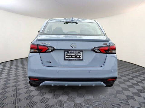 2025 Nissan Versa SR