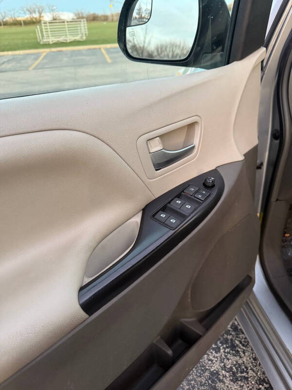 2015 Toyota Sienna LE 8-Passenger