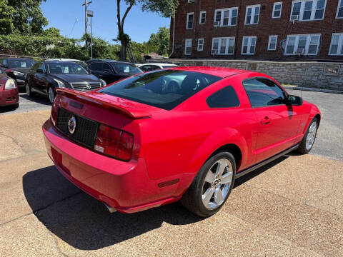 2005 Ford Mustang GT Deluxe