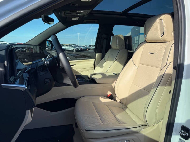 2024 Cadillac Escalade ESV Premium Luxury