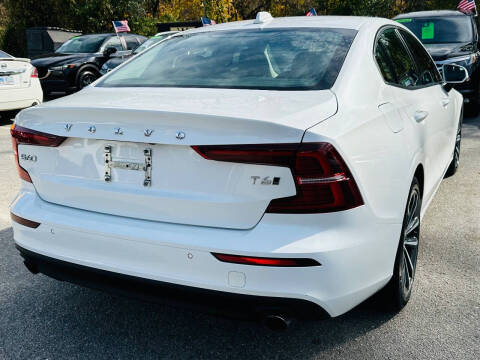 2021 Volvo S60 T6 Momentum