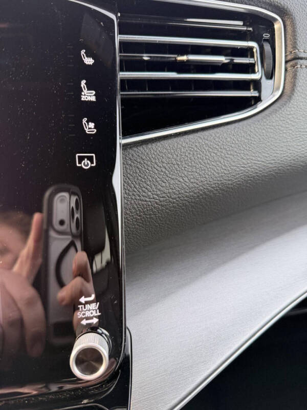 2025 Jeep Wagoneer L