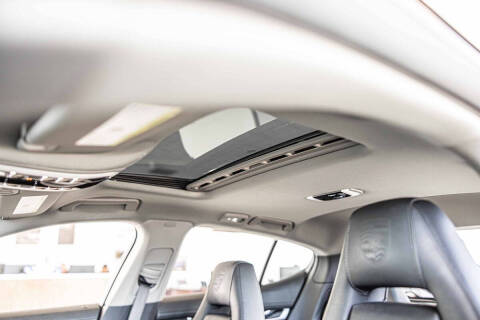 2016 Porsche Panamera 4 Edition