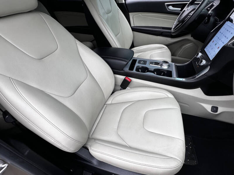 2021 Ford Edge Titanium