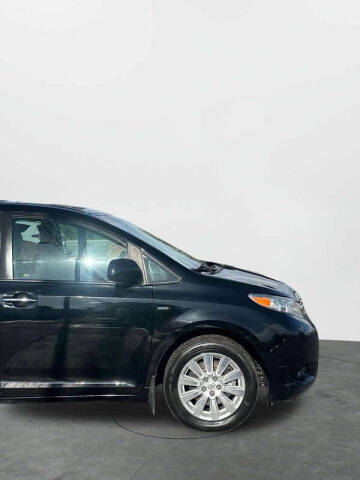 2017 Toyota Sienna XLE 7-Passenger