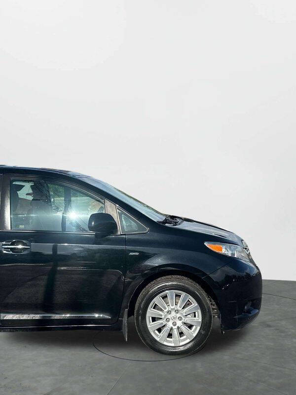 2017 Toyota Sienna XLE 7-Passenger