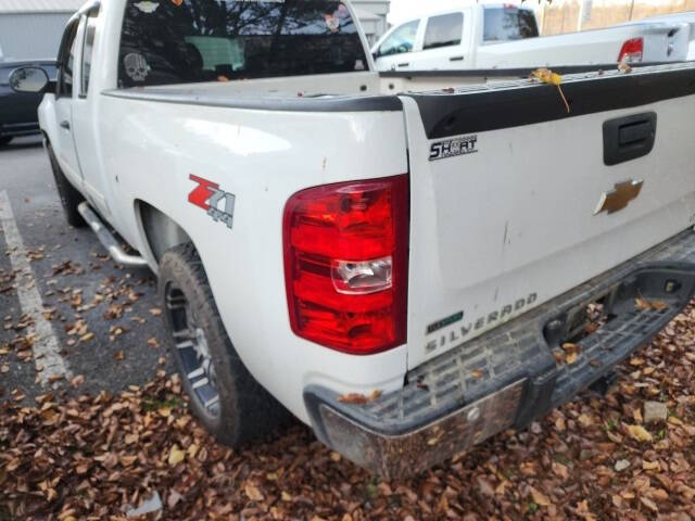 Used 2011 Chevrolet Silverado 1500 LT with VIN 1GCRKSE39BZ433492 for sale in Hazard, KY