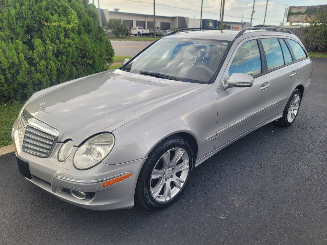 Silver 2009 Mercedes-Benz E-Class E 350 4MATIC AWD E 350 4MATIC 4dr Wagon 1
