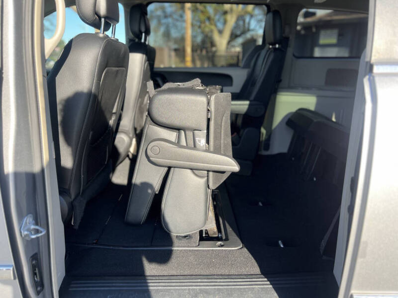 2016 Chrysler Town and Country Touring