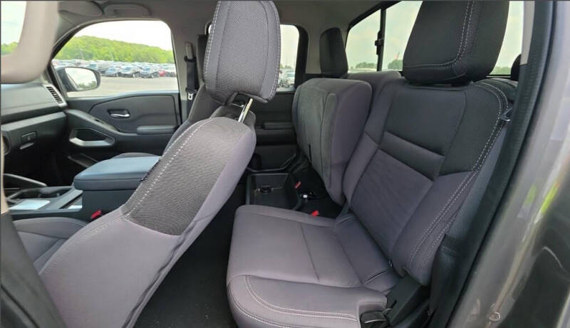 2023 Nissan Frontier SV