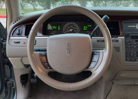 2005 Lincoln Town Car Signature