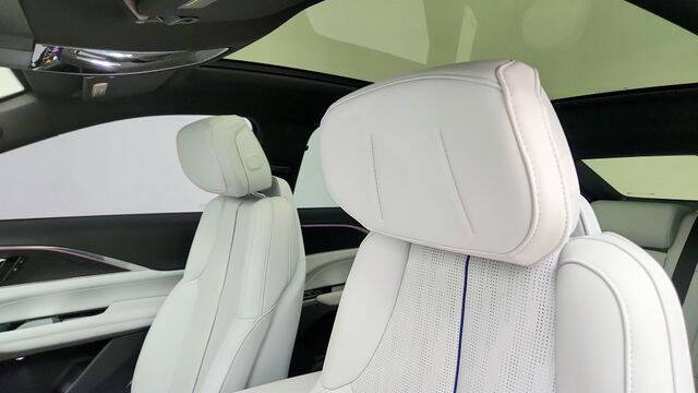 2024 Cadillac LYRIQ Luxury 1