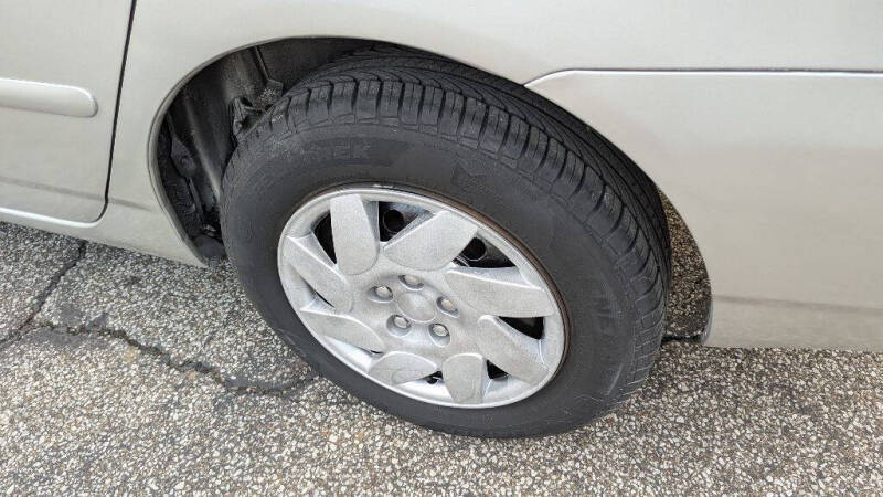 2004 Toyota Corolla LE