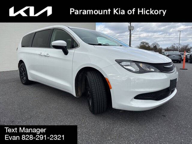 2023 Chrysler Voyager LX