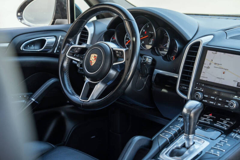 2017 Porsche Cayenne Platinum Edition
