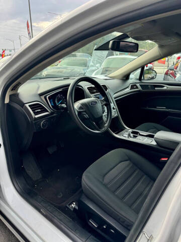 2020 Ford Fusion SE