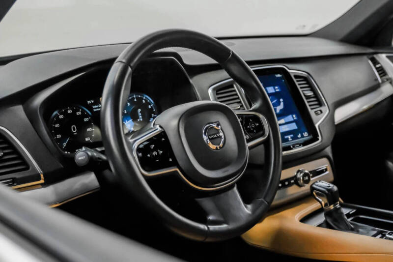 2017 Volvo XC90 T6 Momentum