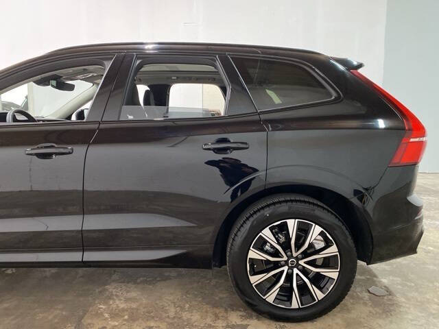 2025 Volvo XC60 B5 Plus Dark Theme