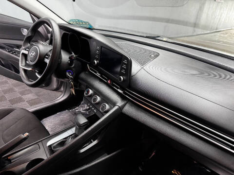 2021 Hyundai Elantra SE