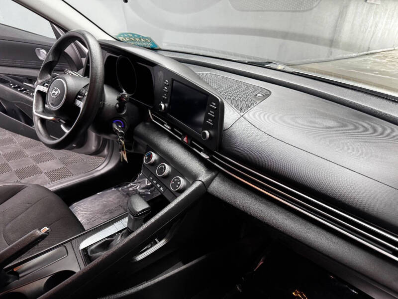 2021 Hyundai Elantra SE