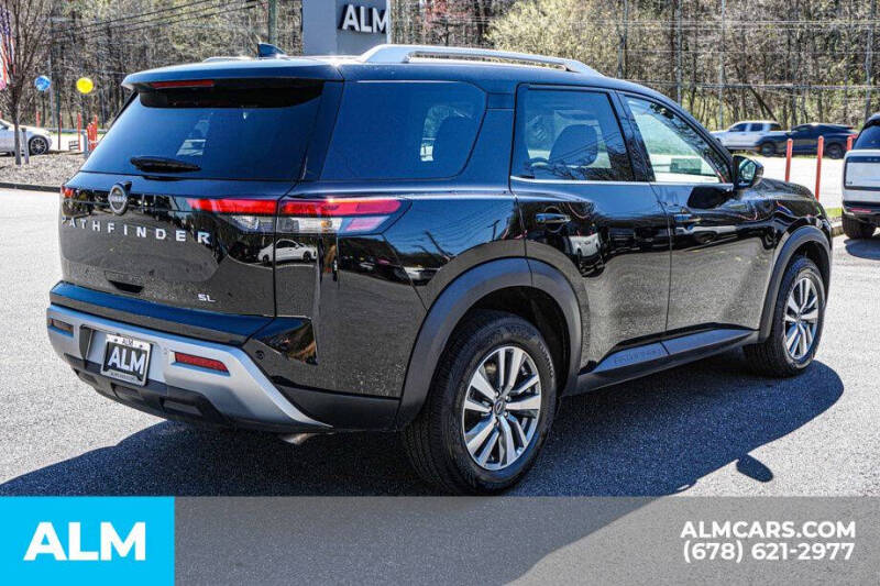 2025 Nissan Pathfinder SL