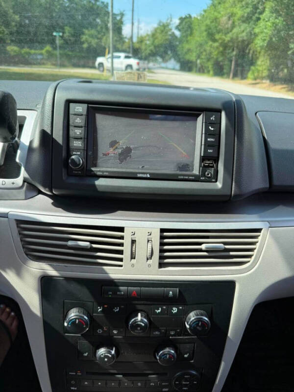 2012 Volkswagen Routan SE