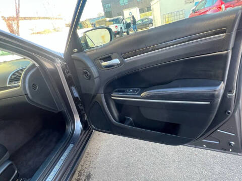 2017 Chrysler 300 C