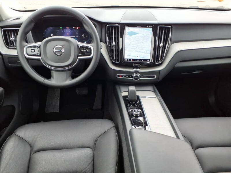 2025 Volvo XC60 B5 Plus Dark Theme