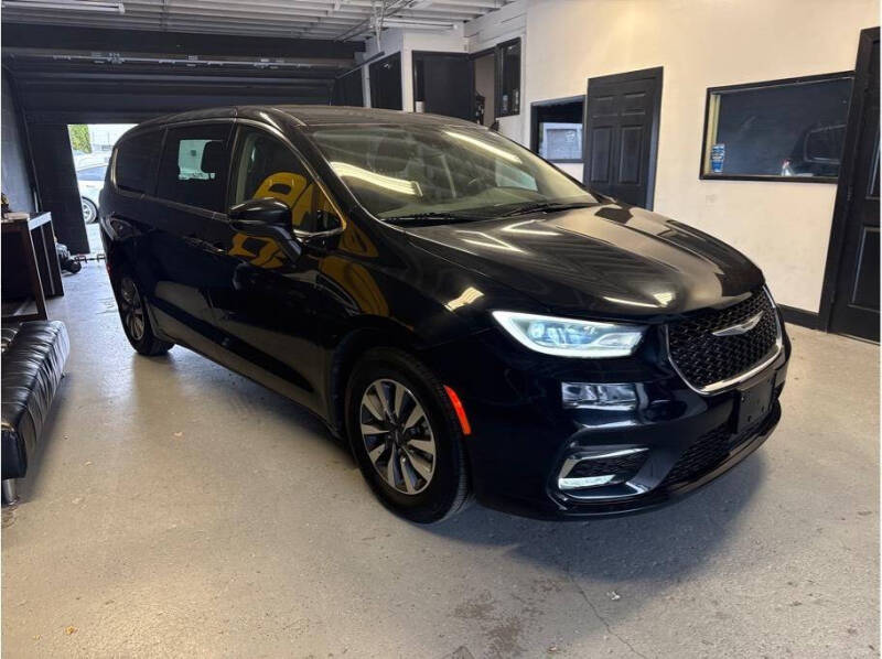 2022 Chrysler Pacifica Hybrid Touring L