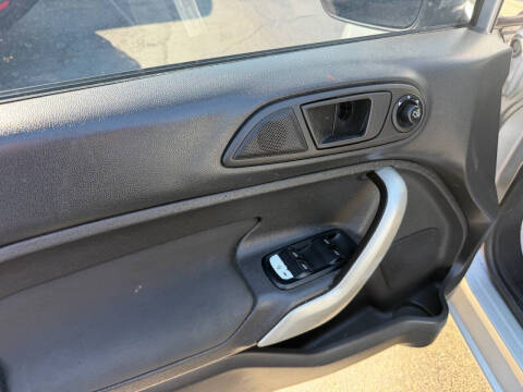 2013 Ford Fiesta SE