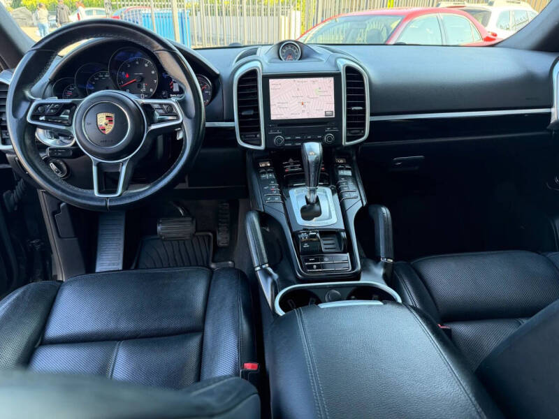 2017 Porsche Cayenne Platinum Edition
